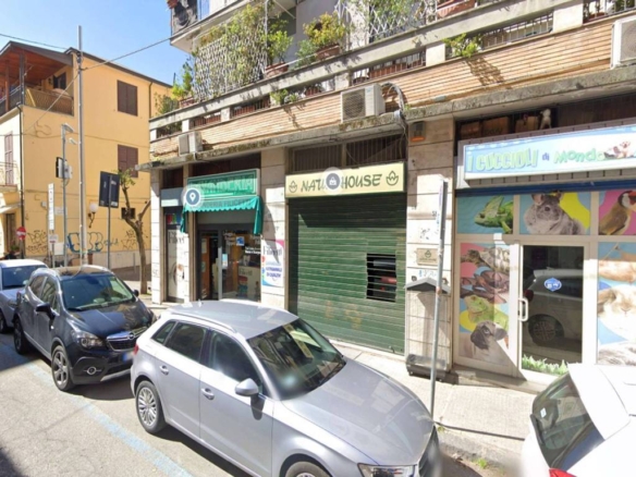 Locale commerciale via 24 Maggio